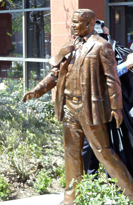Donald Pruner Statue